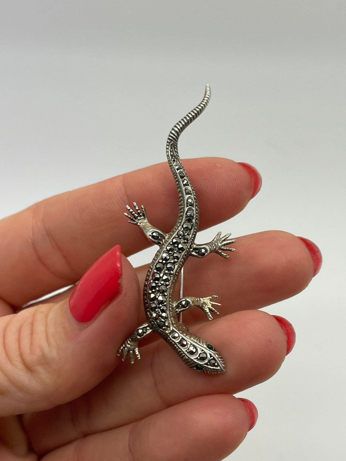 F472 Prachtige zilveren hagedis broche, Ophalen of Verzenden, Zilver, Broche, Met edelsteen