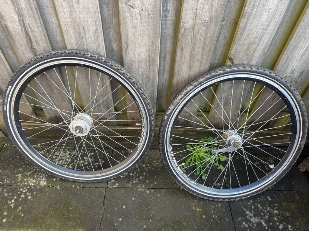 26 inch voor- en achterwiel met 3 versnellingen en terugtrap, Fietsen en Brommers, Fietsonderdelen, Wiel, Gebruikt, Staal, Ophalen of Verzenden