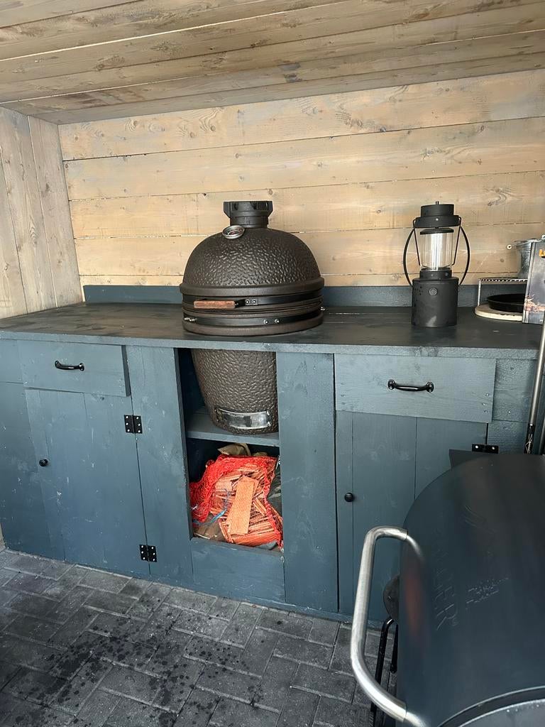 Bastard. Barbecue plus kast, Ophalen, Zo goed als nieuw