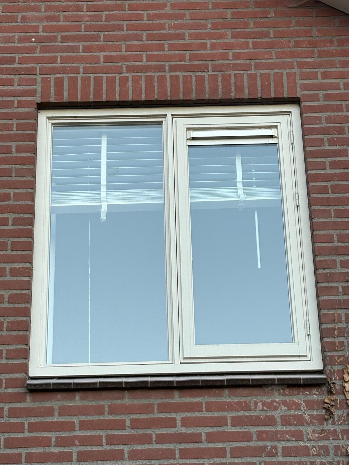 Houten kozijn met dubbel glas (130x141 cm), Ophalen, Gevelraam of Ruit, Gebruikt, 120 tot 160 cm