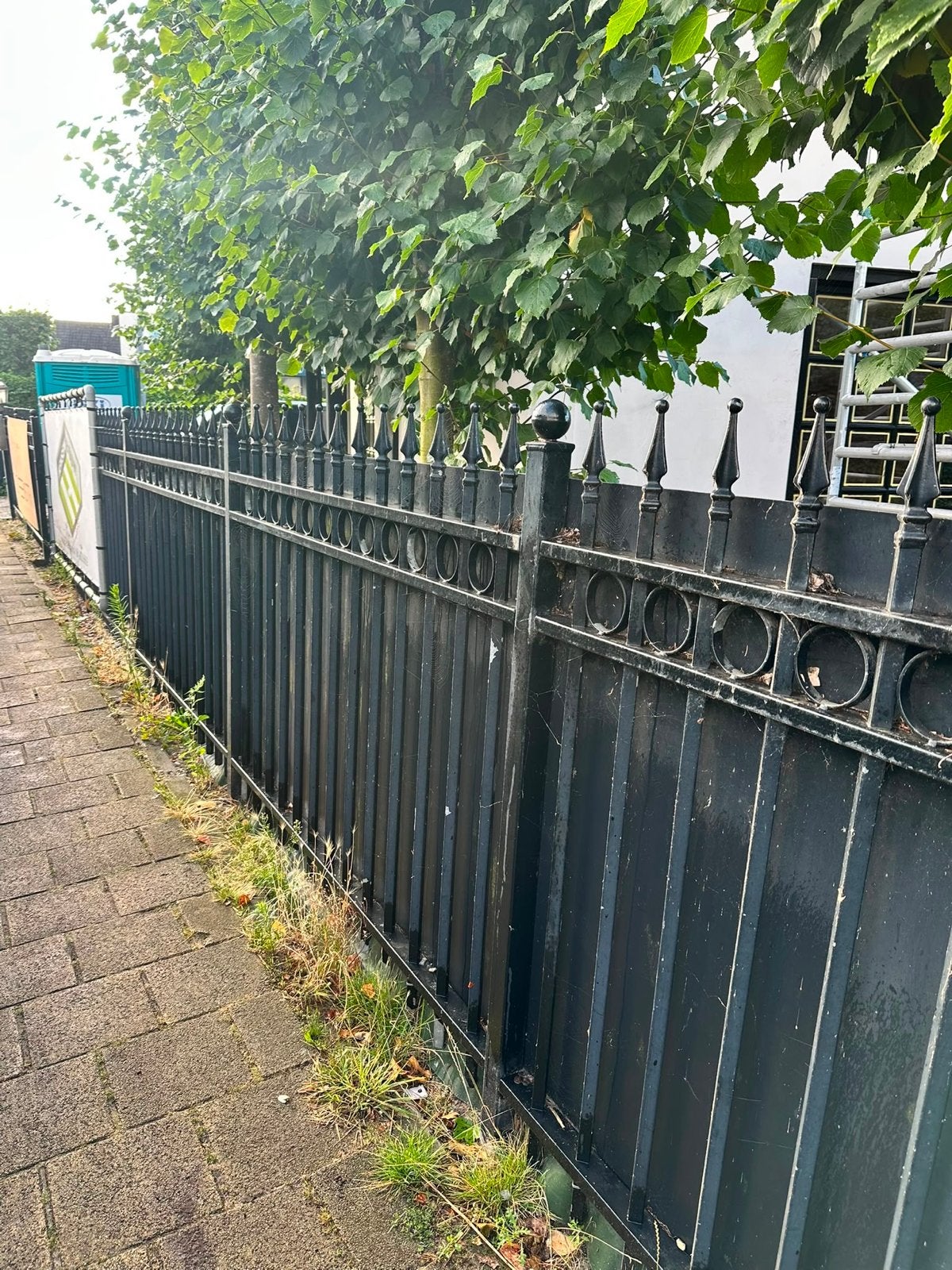 TE KOOP Zwart metalen hekwerk met elektrische poort, Ophalen, Met poort, Gebruikt, Sierhekwerk