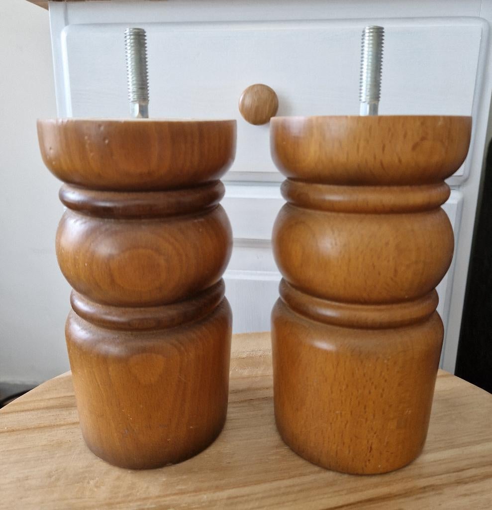 2 massief houten meubelpoten 16 x 8,7 cm, Gebruikt, Overige typen, Ophalen of Verzenden, 50 mm of meer