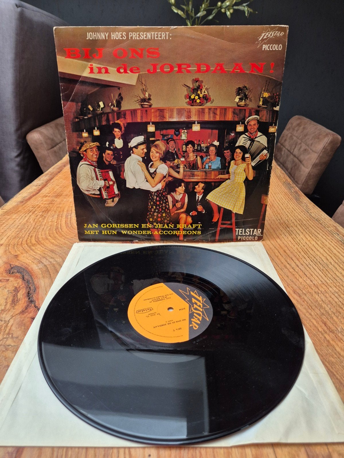Johnny Hoes presenteert: Bij Ons In De Jordaan! LP, LP, Ophalen of Verzenden, 12 inch, Gebruikt
