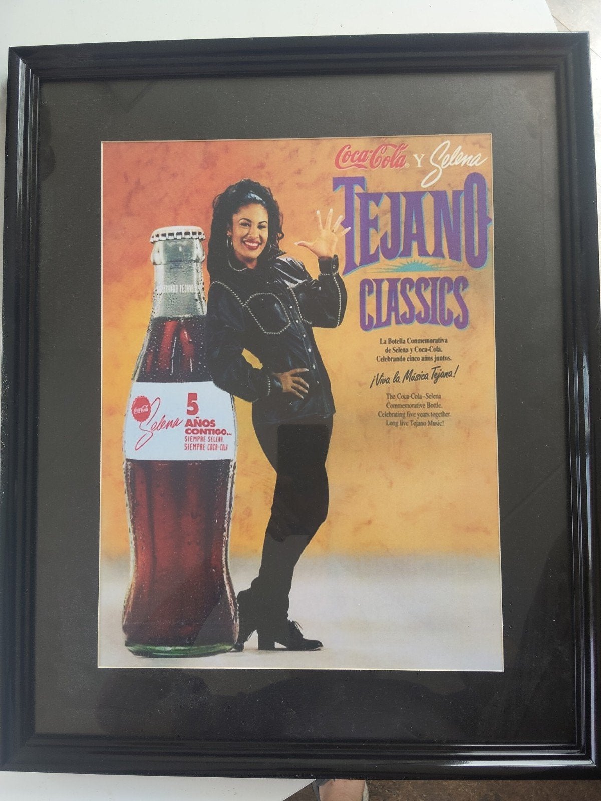 Ingelijste Coca-Cola x Selena Tejano Classics mini poster, Ophalen of Verzenden, Zo goed als nieuw, Reclamebord