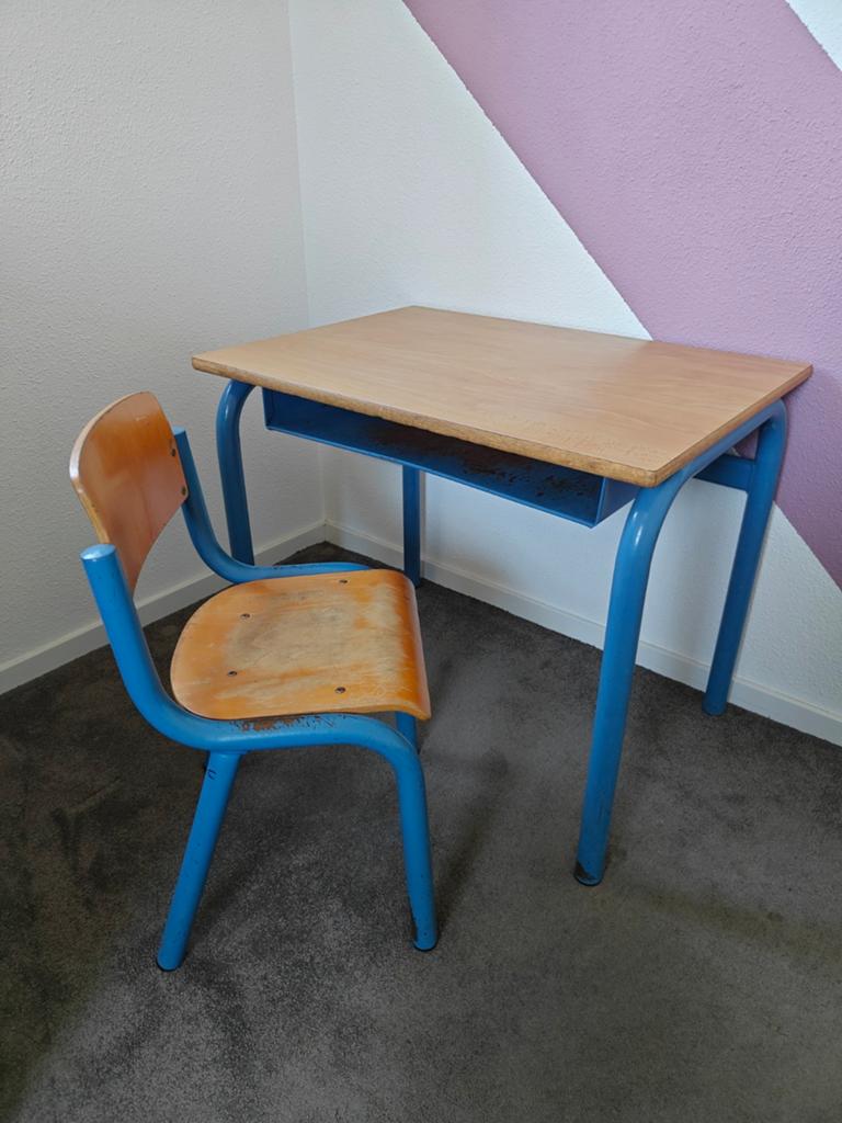 Schoolbankje met stoel - blauw/hout, Ophalen, Gebruikt, Tafel(s) en Stoel(en)