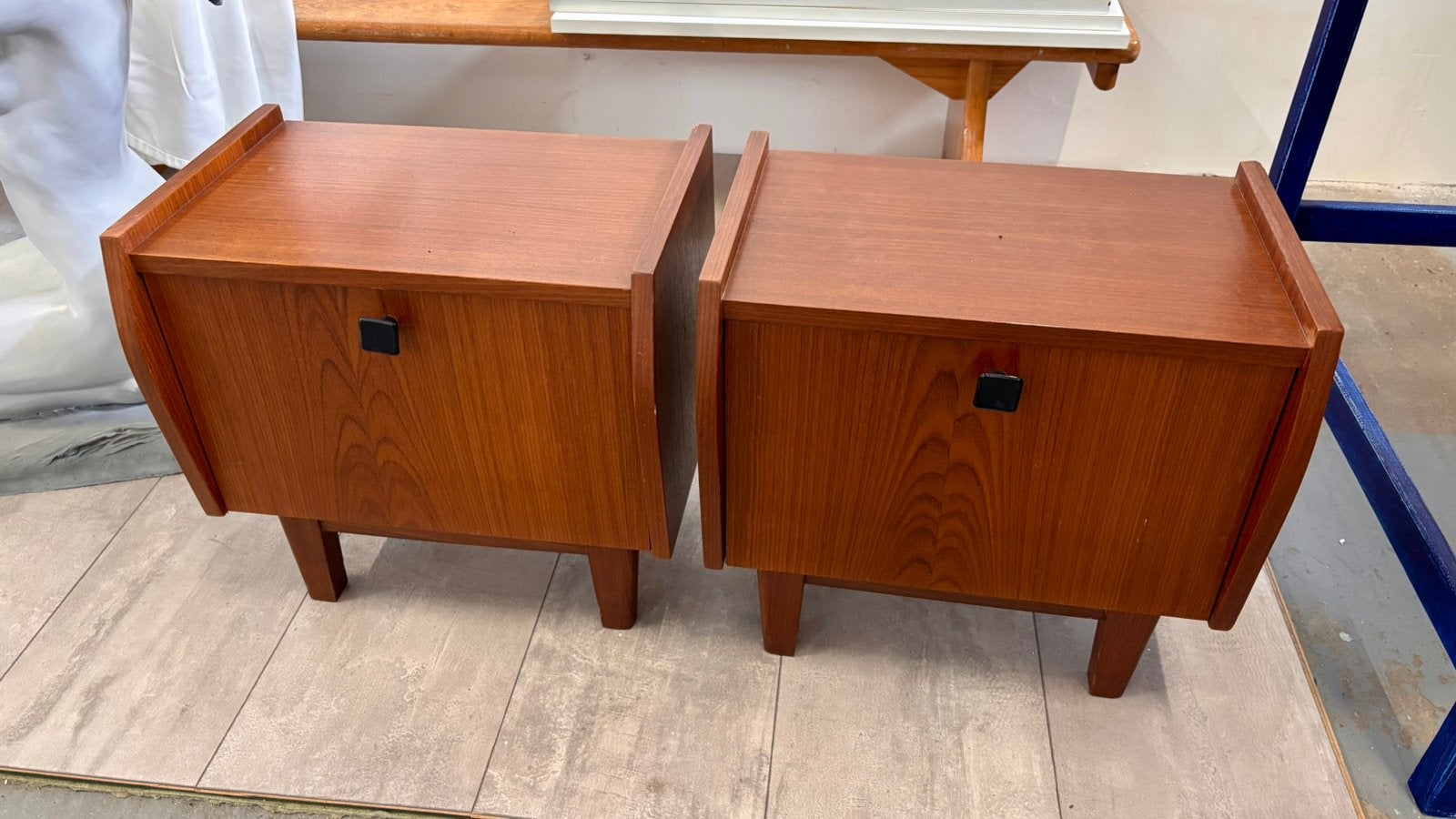 Twee Vintage Nachtkastjes Jaren 70 met Tafeltje, Huis en Inrichting, Slaapkamer | Nachtkastjes, Ophalen, ., ., .