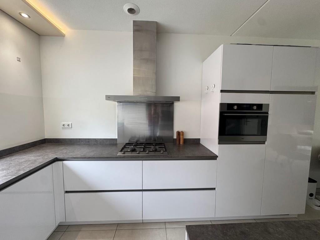 Moderne witte hoogglans eilandkeuken+ apparatuurGEDEMONTEERD, Wit, Overige typen, Ophalen of Verzenden, Zo goed als nieuw