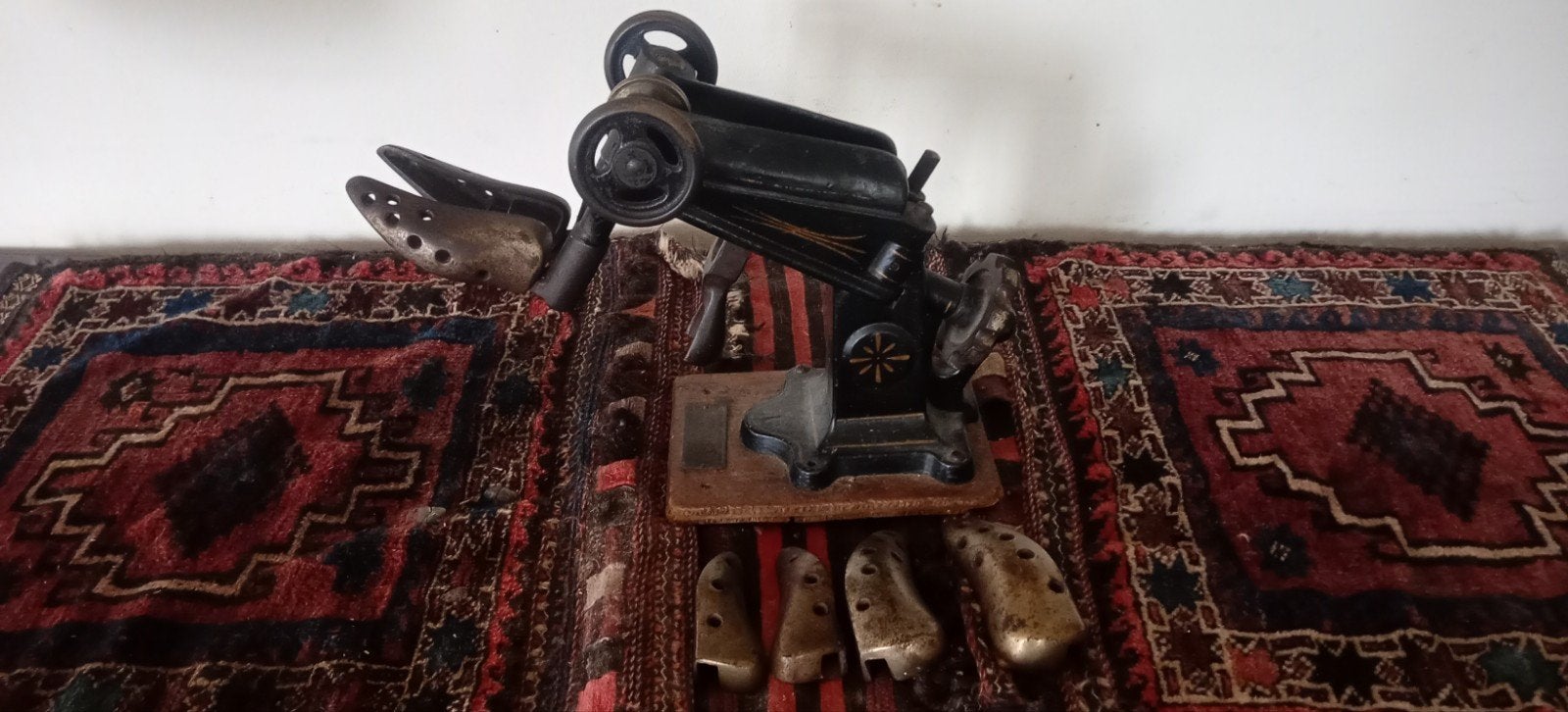 Antieke schoenmakersmachine met diverse leesten, Ophalen of Verzenden