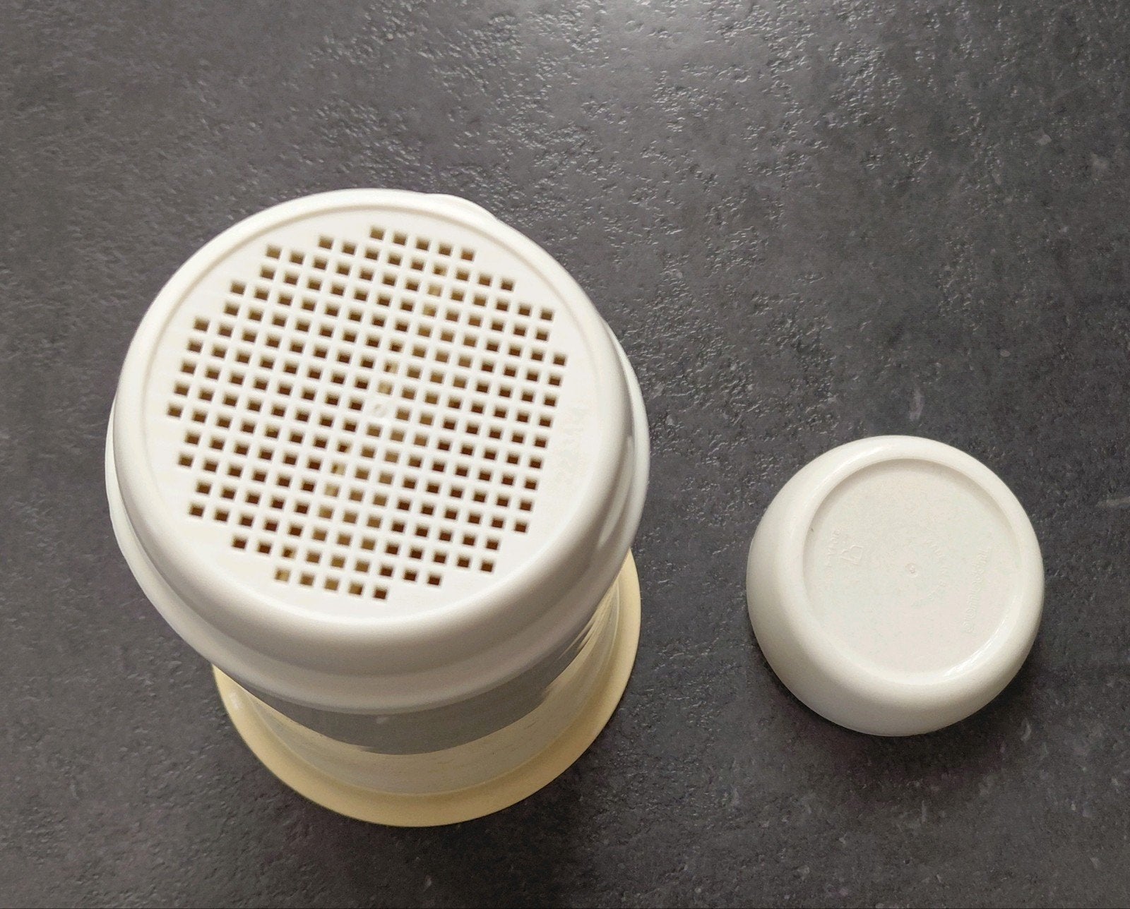 Tupperware strooibus - Ideaal voor suiker, cacao of poeder, Gebruikt, Wit, Ophalen of Verzenden, Met deksel
