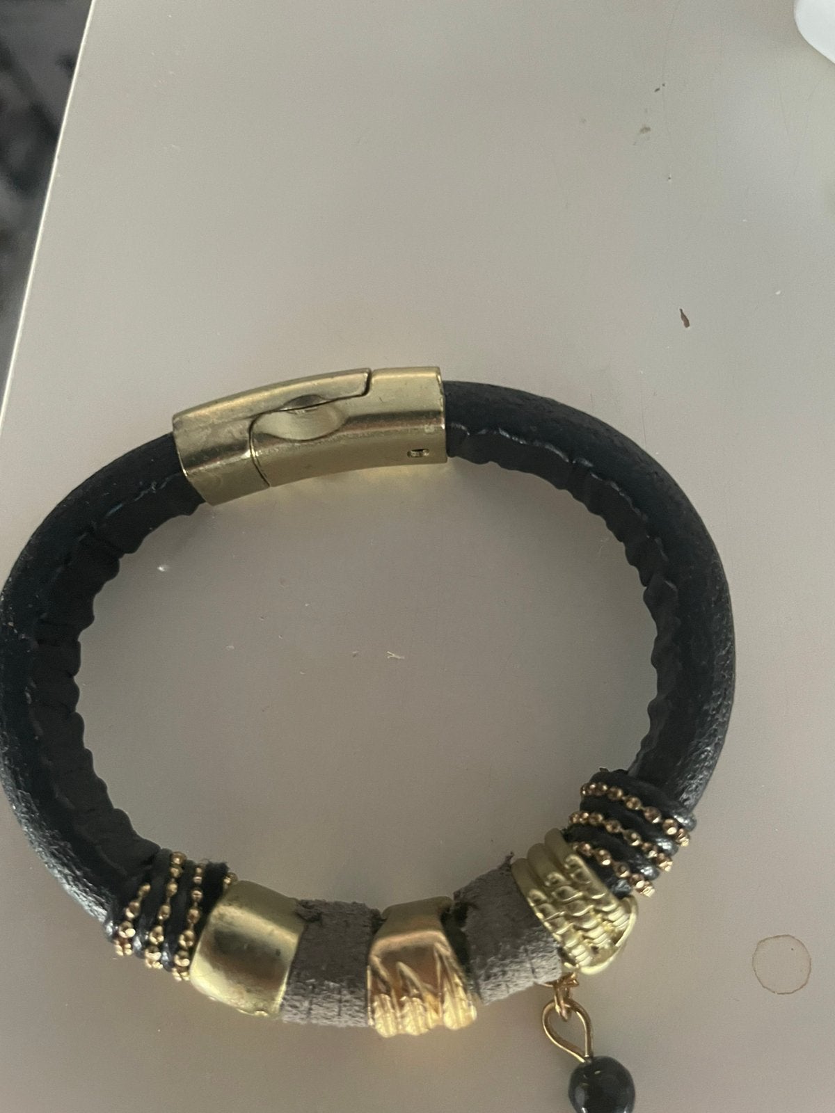 Leren armband met magneetsluiting., Ophalen of Verzenden, Zo goed als nieuw, Leer