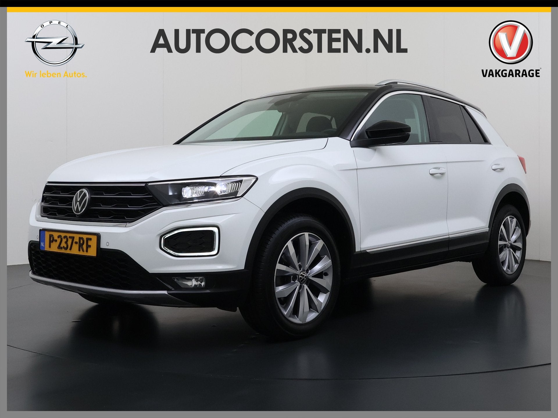 Volkswagen T-Roc 1.5TSI 150PK Sport Adap.Cruise Two Tone lak, Voorwielaandrijving, Dealer onderhouden, Stof, Gebruikt