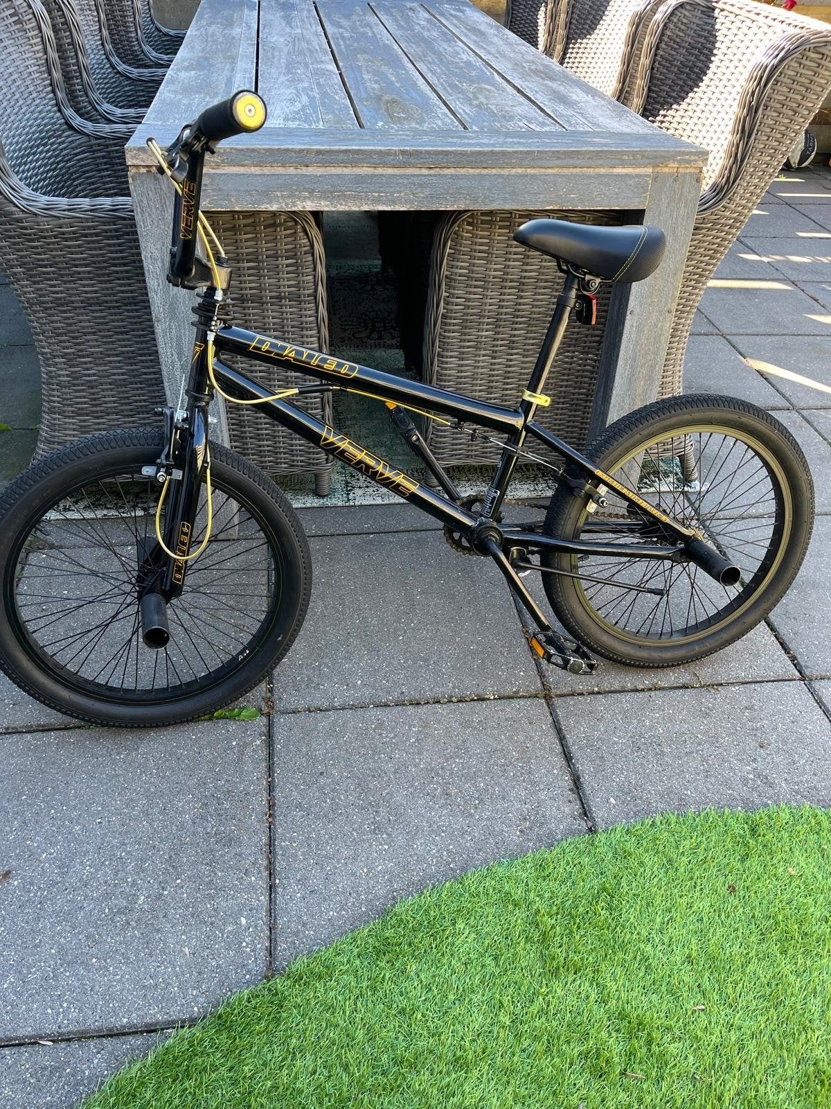 Haro Verve BMX Fiets - Zwart met gouden accenten, Fietsen en Brommers, Ophalen, Staal, Velgrem, Voetsteunen