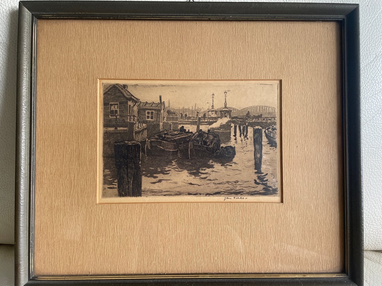 Jan Sirks. 107 ZH Rotterdam Leuvebrug., Antiek en Kunst, Kunst | Etsen en Gravures, Ets, Stadsgezicht, Ophalen of Verzenden, Gesigneerd