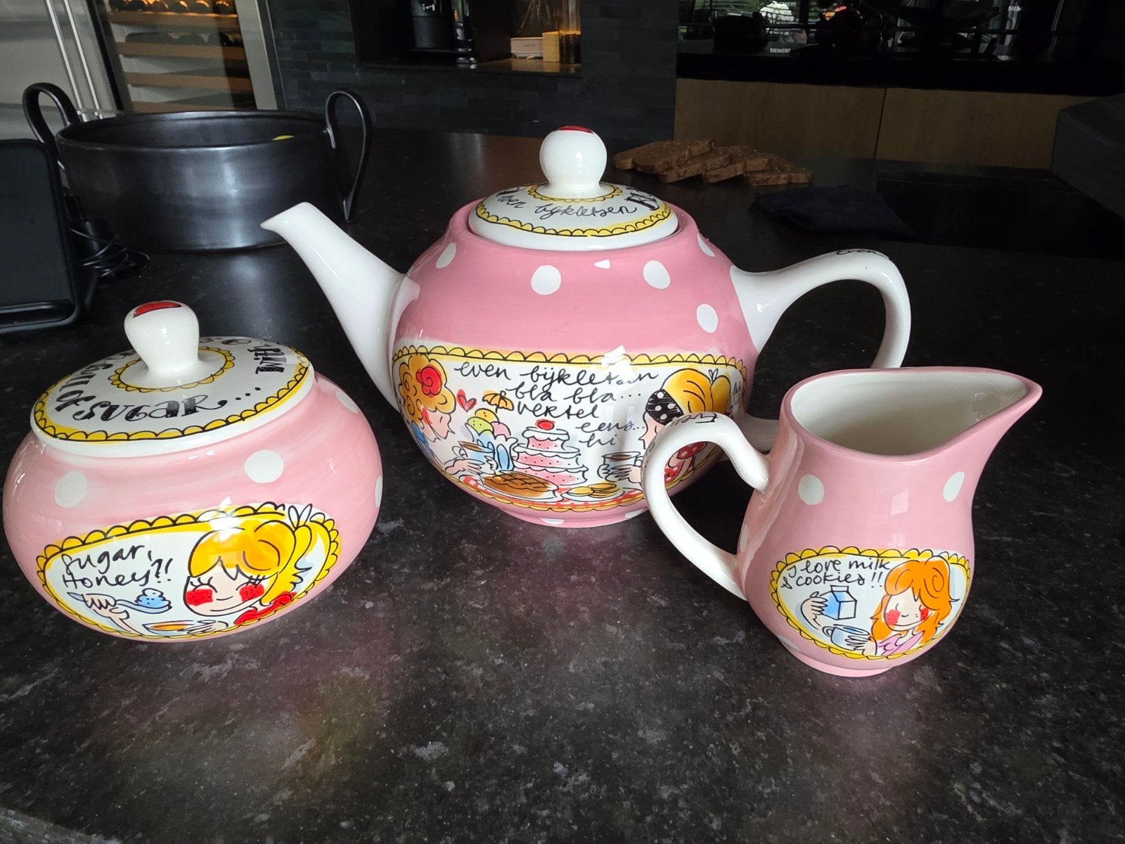 Blond servies: theepot, melkkannetje en suikerpot, Gebruikt, Keramiek, Ophalen of Verzenden, Theepot