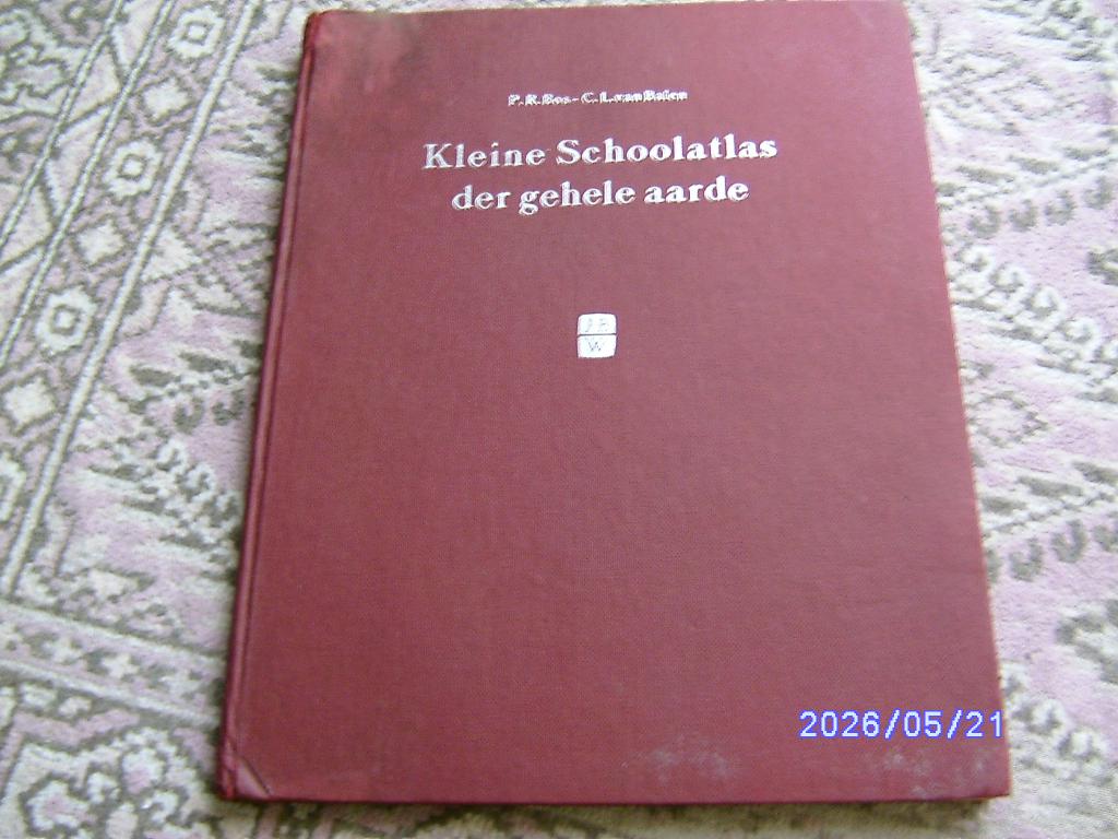 kleine school der gehele aarde atlas 48 kaarten 1960 vintage, Boeken, Atlassen en Landkaarten, Gelezen, Overige atlassen, P.R.Bos en C.L. van Balen