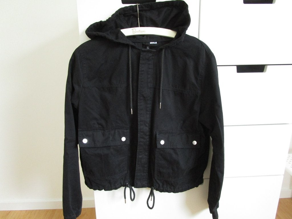 H&M Divided - sportieve zwarte jas maat M, Maat 38/40 (M), Zwart, H&M Divided, Ophalen of Verzenden