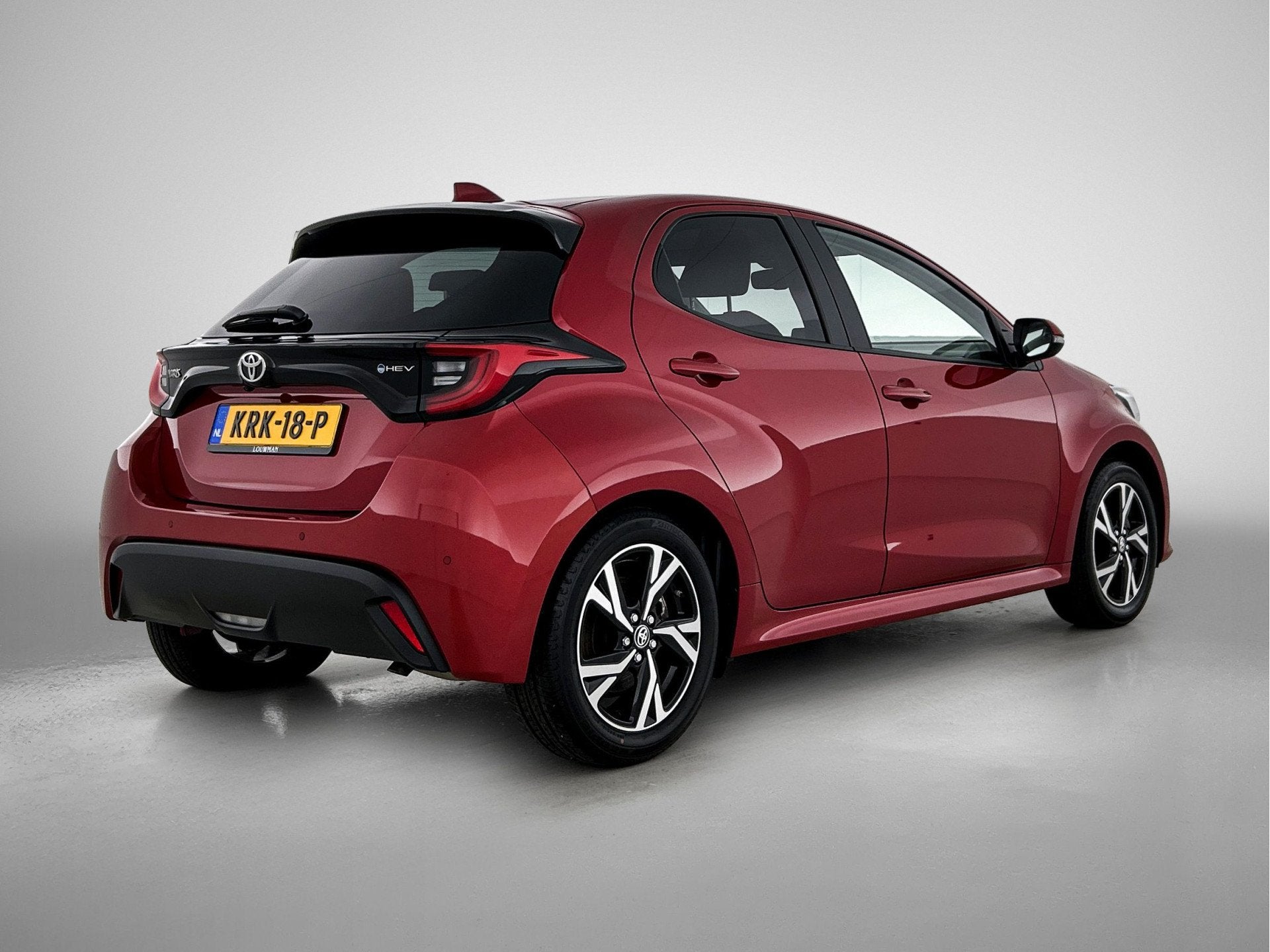 Toyota Yaris 1.5 Hybrid 115 First Edition Comfort Pack | BTW, 12 maanden, Gebruikt, 1490 cc, Bedrijf