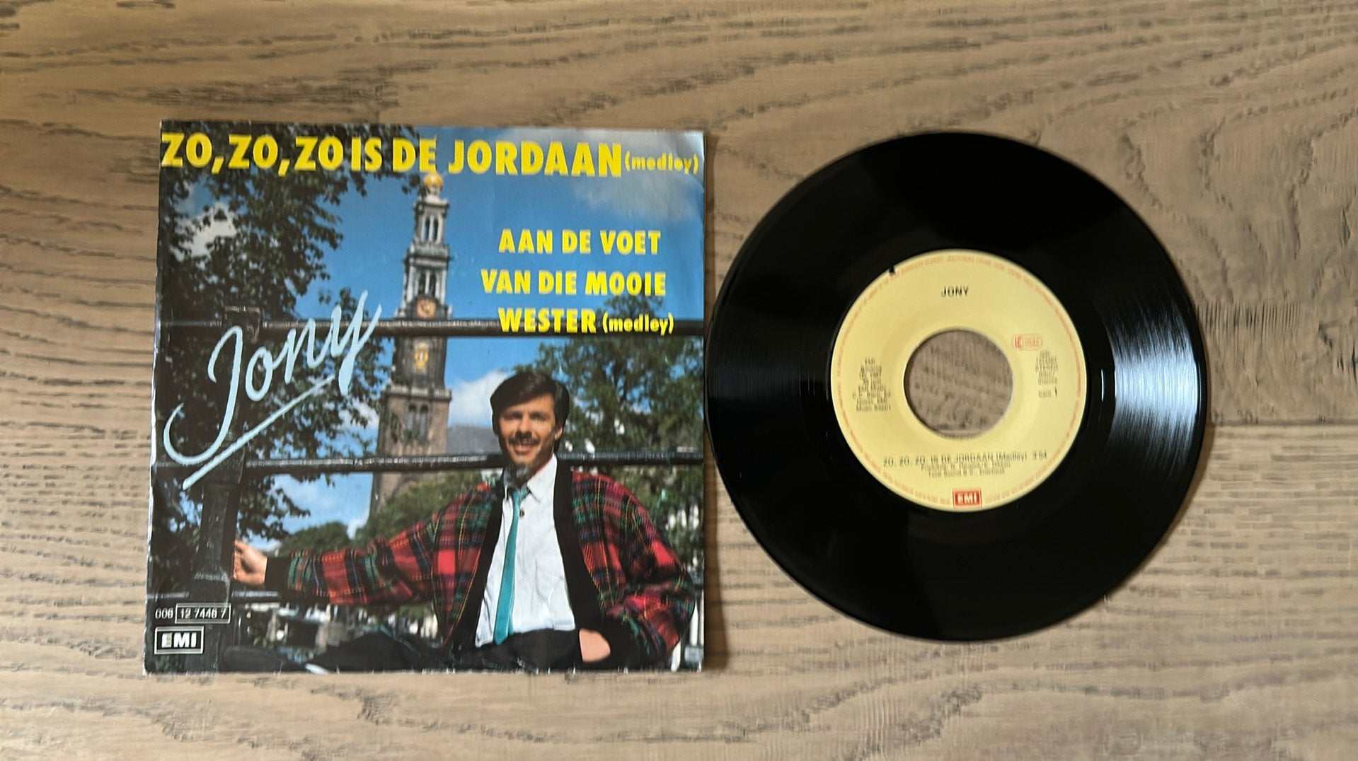 Jony - zo,zo,zo is de Jordaan (Single), 7 inch, Ophalen of Verzenden, Zo goed als nieuw, Levenslied of Smartlap