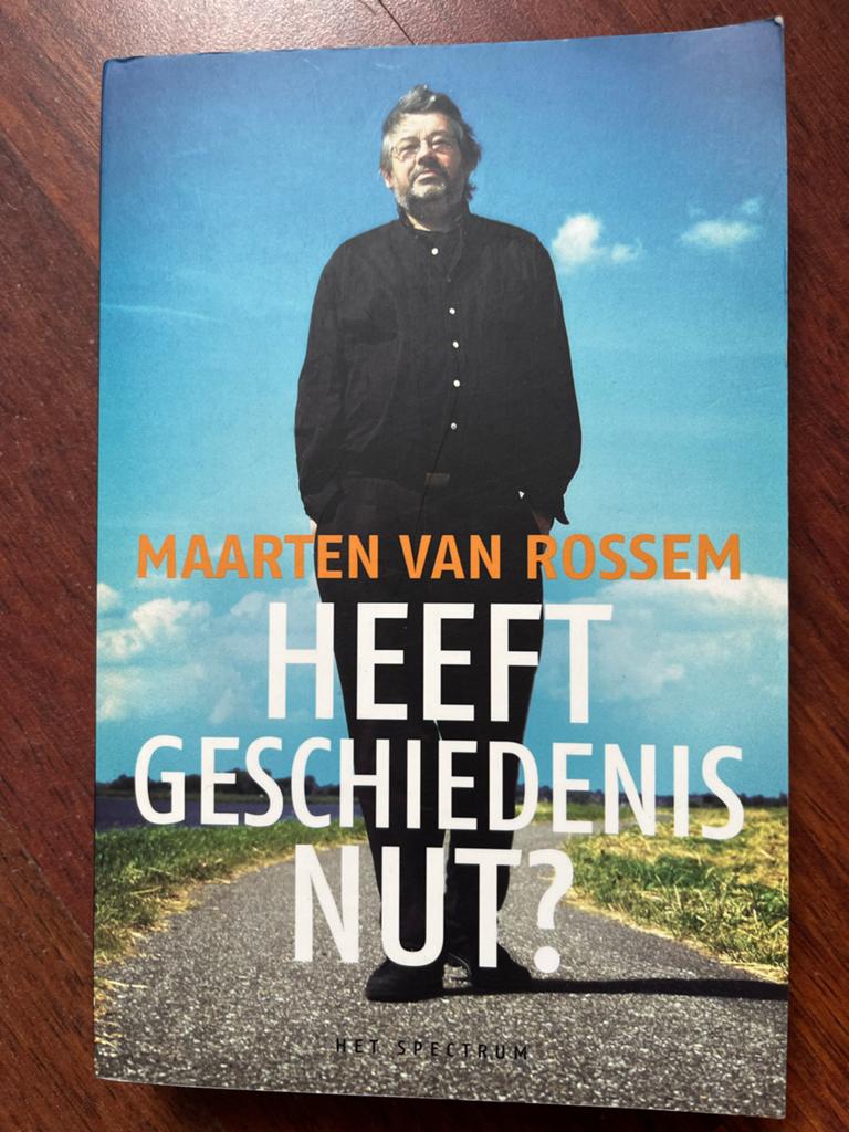 Maarten van Rossem - Heeft geschiedenis nut? (Gesigneerd), Boeken, Ophalen of Verzenden, Gelezen