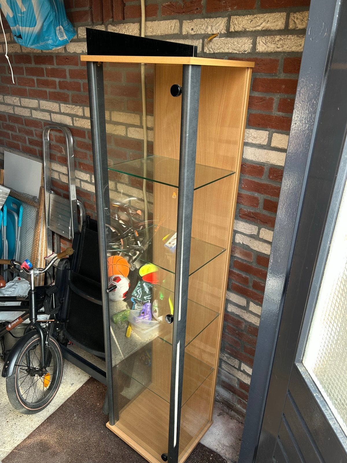 Glazen/houten vitrinekast met 4 glazen planken, Ophalen, Minder dan 50 cm, Gebruikt, 150 tot 200 cm