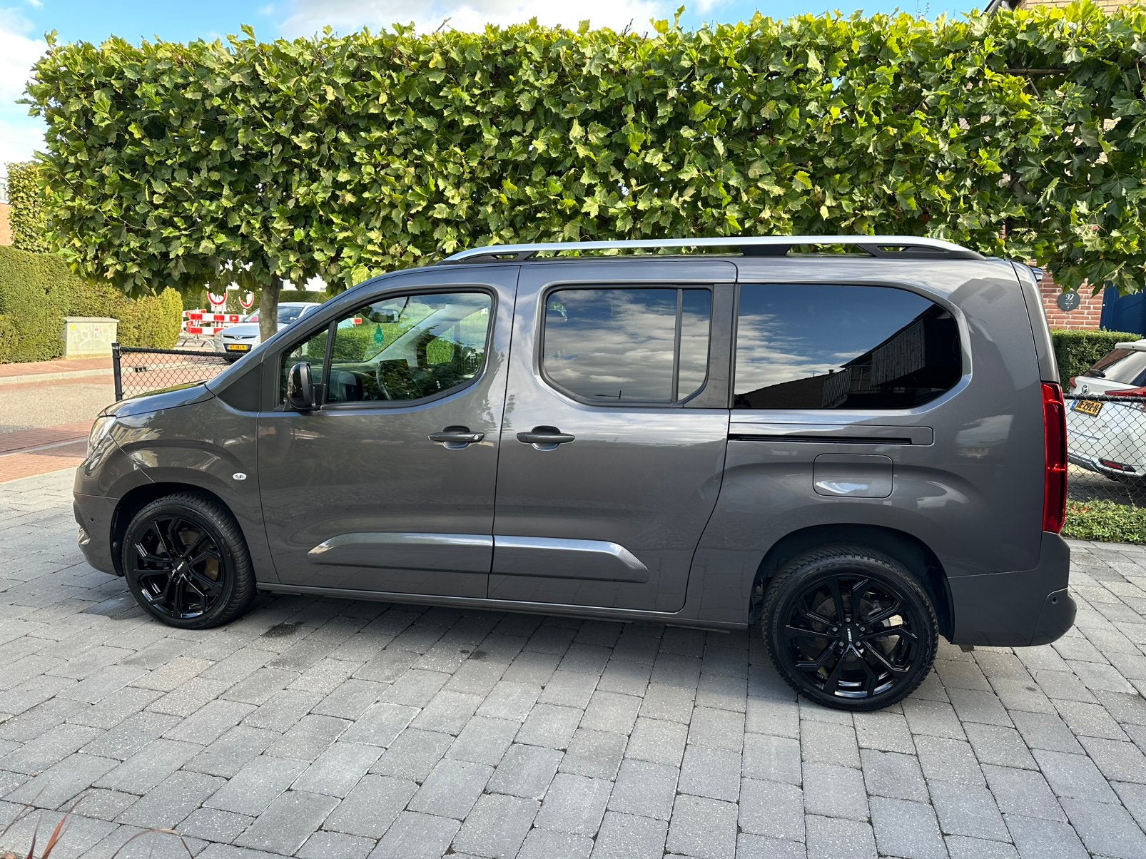 Rolstoelauto Opel Combo Life 29.000 km bouwjaar 2021, Stof, Zwart, 1199 cc, 14 km/l