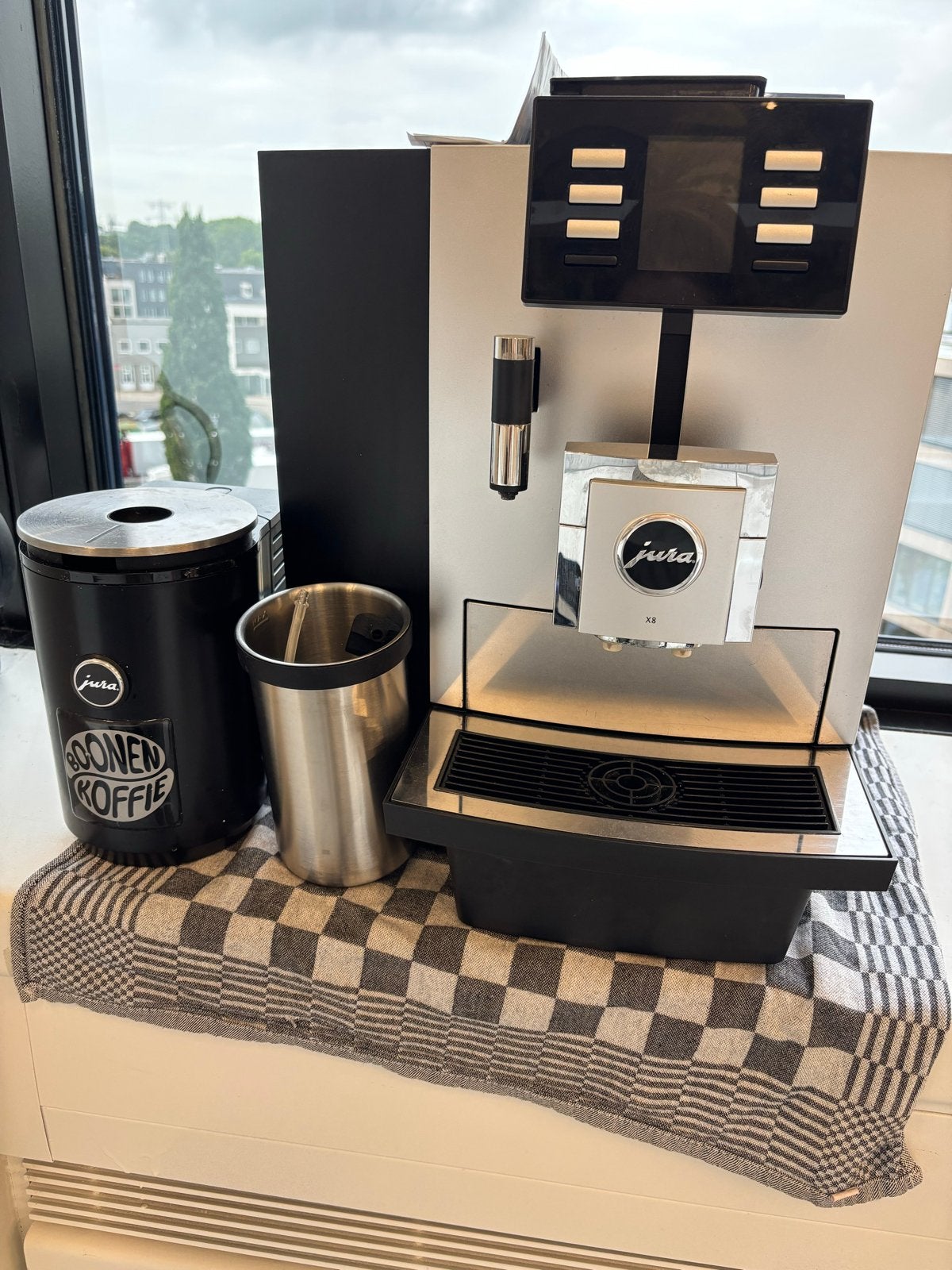Jura X8 Koffiemachine met melkopschuimer, Gebruikt, 10 kopjes of meer, Koffiemachine, Koffiebonen