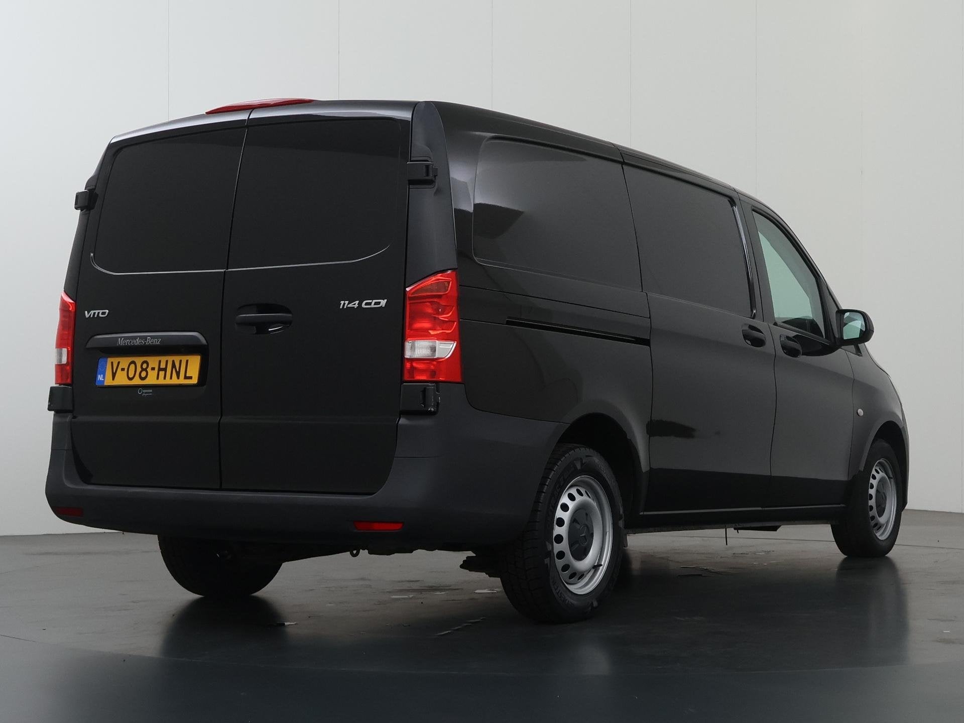 Mercedes-Benz Vito 114 CDI | Aut. | Lang L2 | Parkeercamera, Auto's, Gebruikt, Euro 6, 2000 kg, Zwart