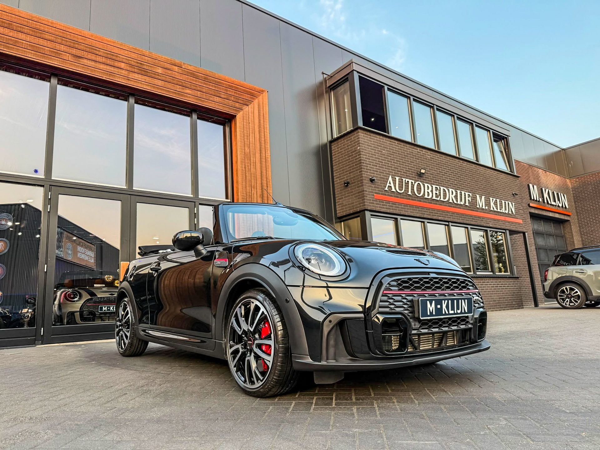 MINI Cabrio 2.0 John Cooper Works JCW Pack F1 aut 231pk Blac, Auto's, Gebruikt, 4 stoelen, Zwart, Bedrijf