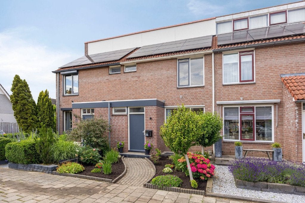 Beuningen (Nijmegen) Instapklare Tussenwoning!, Tot 200 m², 5 kamers, Tussenwoning, 98 m²
