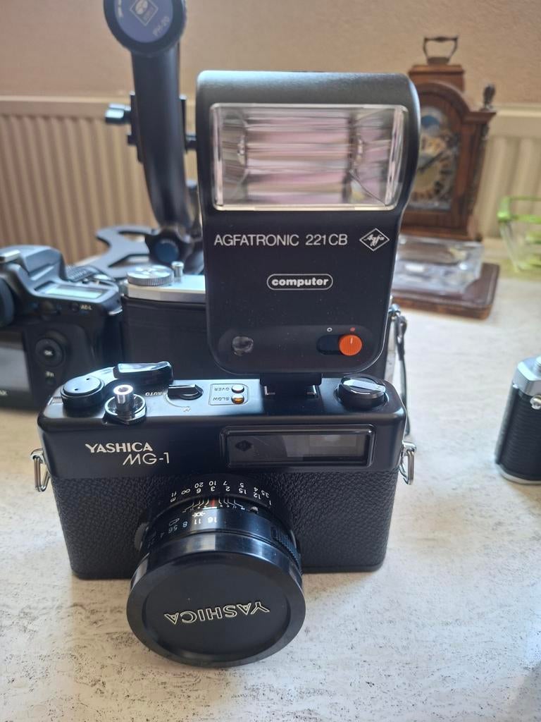 Yashica MG-1 analoge camera met Agfatronic 221CB flitser, Ophalen, Gebruikt, Compact, Overige Merken