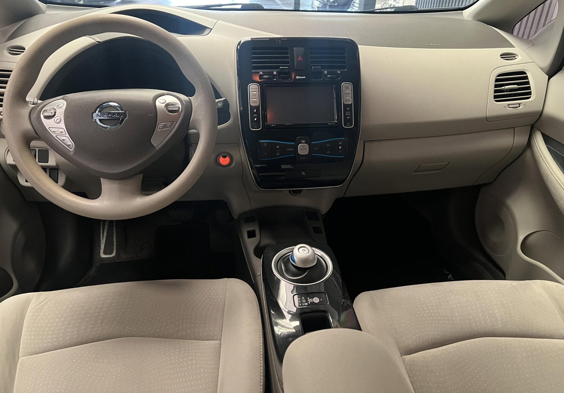 Nissan LEAF Base 24 kWh NAP - Keyless -Cruise - Airco, Auto's, Stof, Gebruikt, Wit, 1500 kg