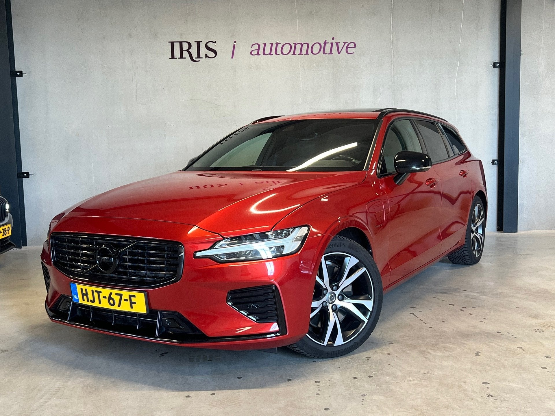 Volvo V60 2.0 T8 Twin Engine AWD R-Design - Pano - Camera -, Auto's, Volvo, Automaat, 4 cilinders, 420 min, Vierwielaandrijving