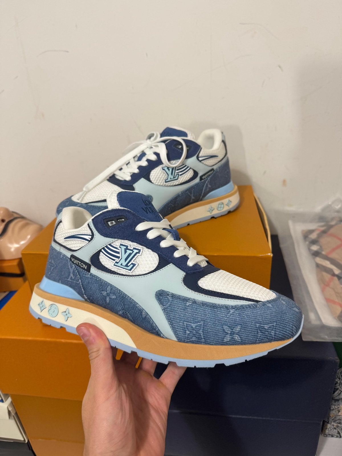 Louis Vuitton Run Away sneaker Monogram denim blauw, Ophalen of Verzenden, Zo goed als nieuw
