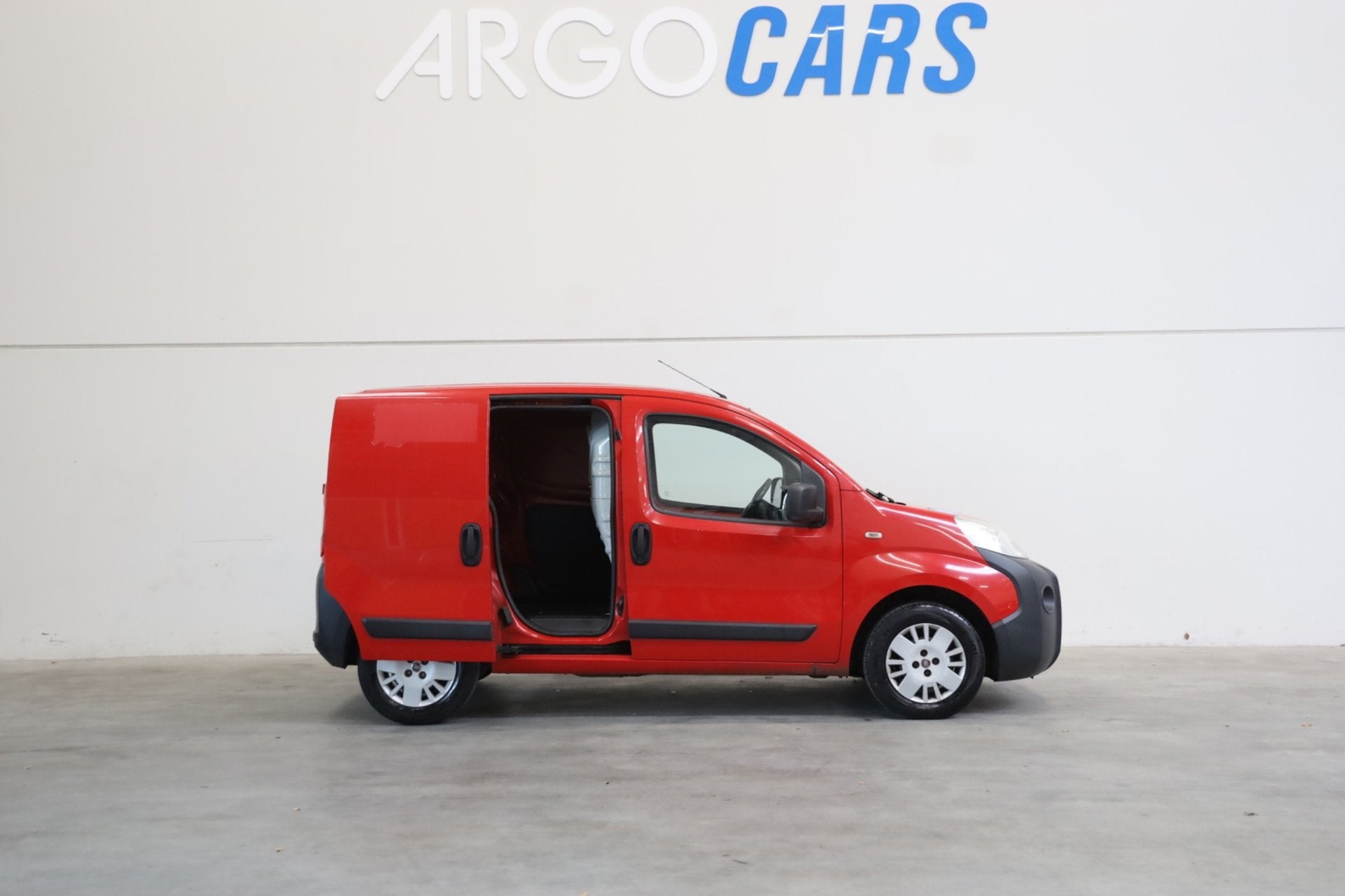 Fiat Fiorino 1.3 MJ SX AIRCO NAP PDC 75PK TOPSTAAT RADIO CD, Voorwielaandrijving, Stof, Gebruikt, Zwart