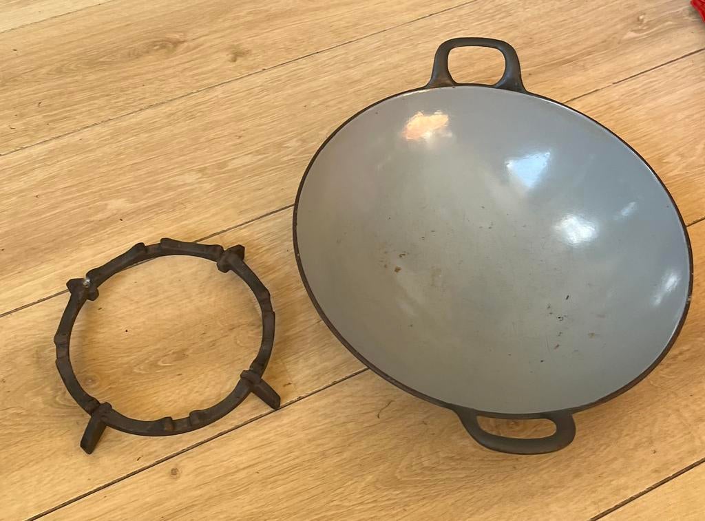 Gietijzeren wok met gietijzeren ring voor op een gasfornuis, Ophalen of Verzenden, Zo goed als nieuw, Gietijzer, Wok