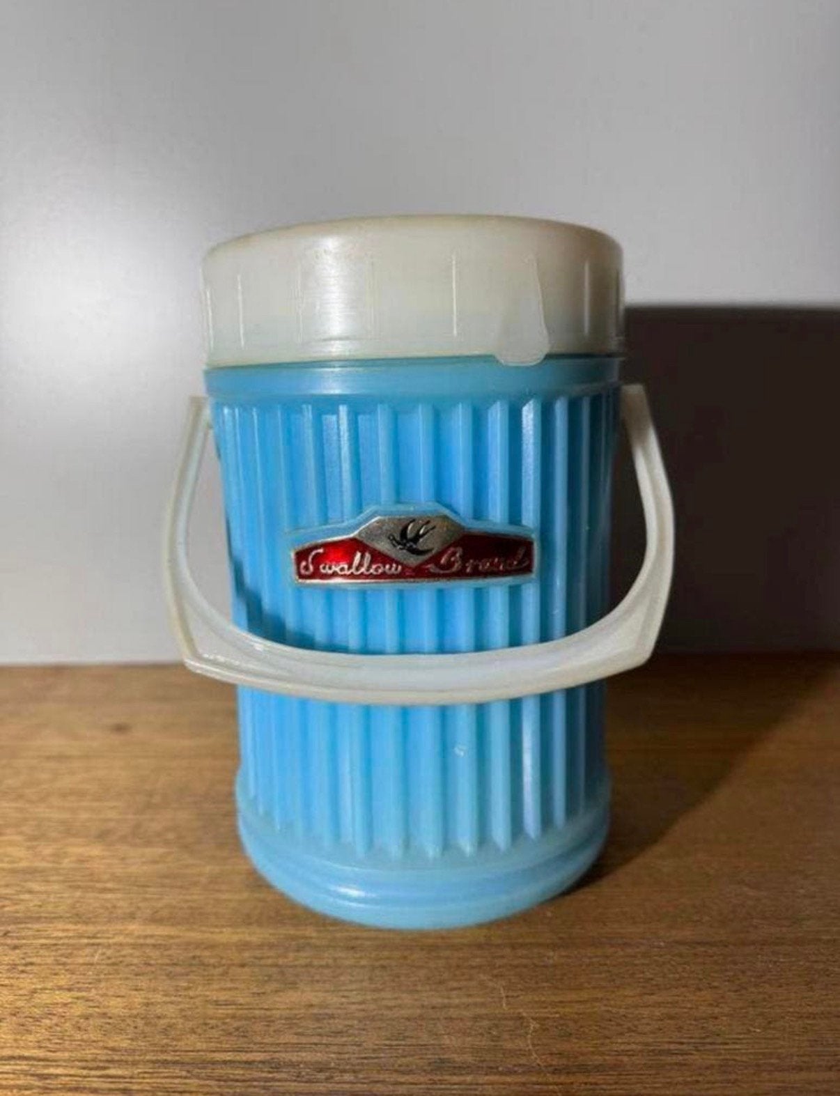 Vintage lichtblauwe kunststof Swallow Brand thermoskan.560, Ophalen of Verzenden, Huis en Inrichting