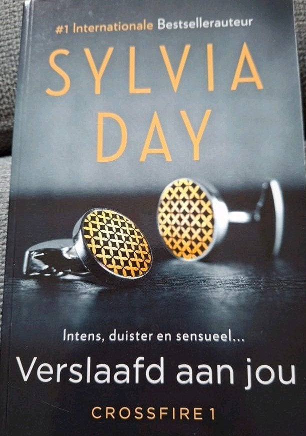 Sylvia Day - Verslaafd aan jou, Ophalen of Verzenden, Zo goed als nieuw, Sylvia Day
