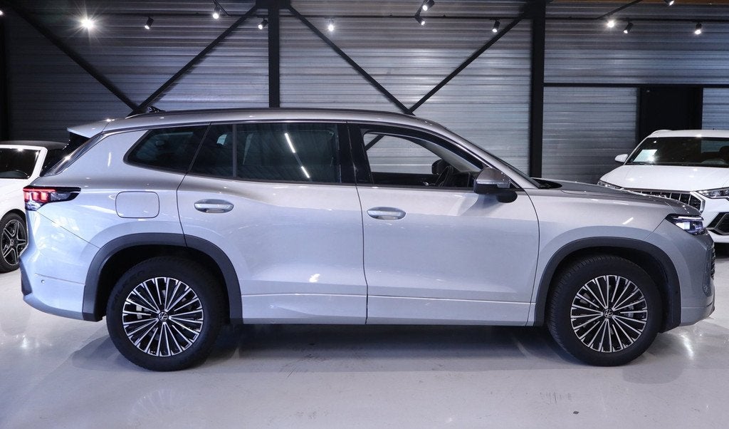 Volkswagen Tayron 1.5 eTSI Life Edition 7 persoons|Automaat|, Auto's, Volkswagen, Zwart, 4 cilinders, 150 pk, Automatische klimaatregeling