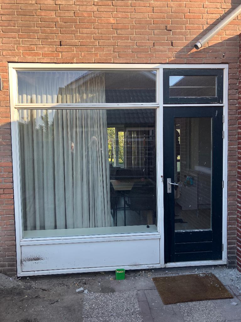 Kozijn voorzien van dubbelglas en deur, Doe-het-zelf en Verbouw, Kozijnen en Schuifpuien, Ophalen, Gebruikt, Deurkozijn, 225 cm of meer
