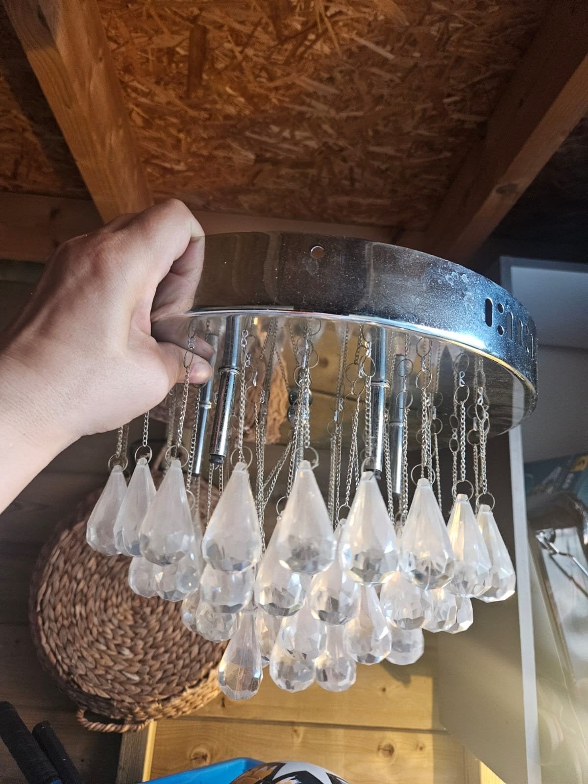 Moderne plafondlamp met kristallen druppels, Gebruikt, Overige fittingen, Ophalen of Verzenden, Modern, Glamour