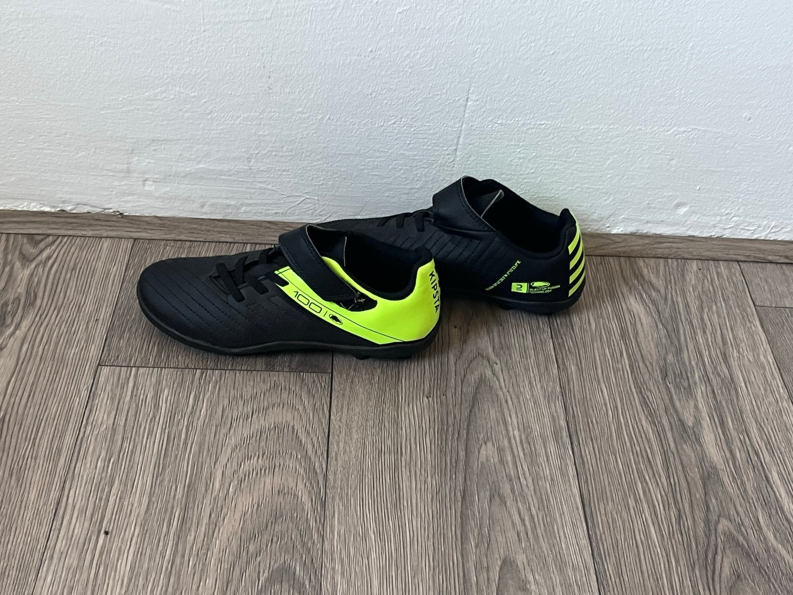 Voetbalschoenen voor kinderen - Maat 33, Ophalen of Verzenden, Zo goed als nieuw, Schoenen