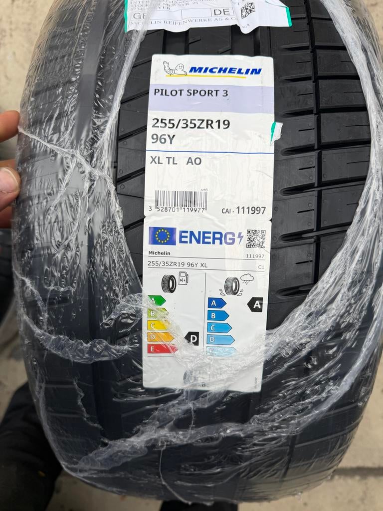 Nieuwe Michelin Pilot Sport 3 255/35 R19 XL Zomerband, Auto-onderdelen, Banden en Velgen, 255 mm, Nieuw, Band(en), Personenwagen