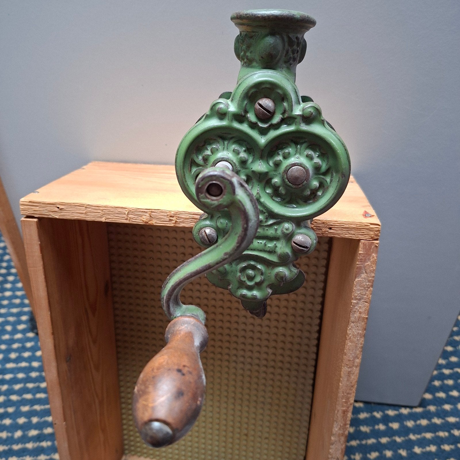 Antieke gietijzeren bonenmolen - Groen, Antiek en Kunst, Ophalen of Verzenden