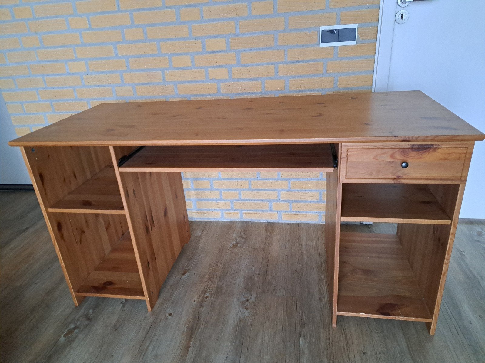 Bureau ikea gratis, Ophalen, Gebruikt
