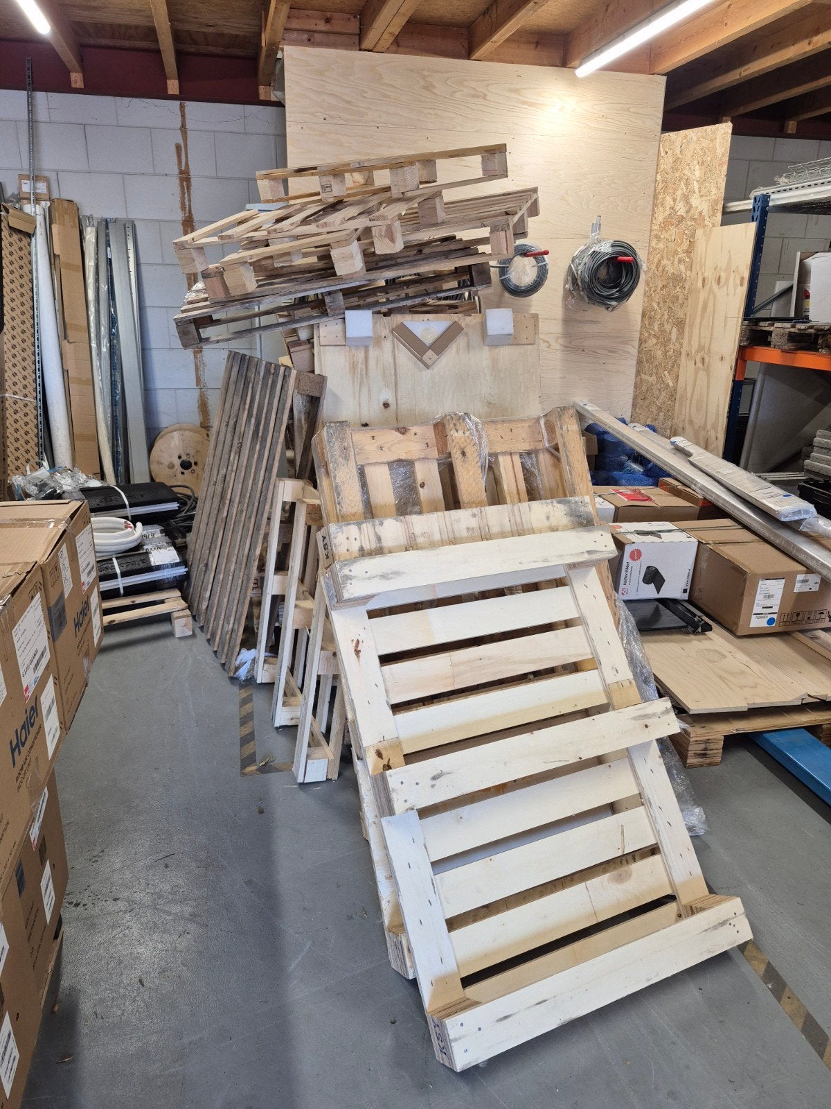 Diverse partij gebruikte houten pallets en platen, Doe-het-zelf en Verbouw, Platen en Panelen, Ophalen, Gebruikt, Hout, 20 tot 50 mm