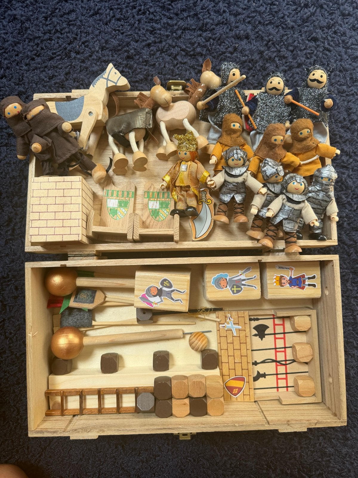Houten ridderkasteel speelset, figuren ridders kasteel hout, Ophalen of Verzenden, Gebruikt, Jongen of Meisje