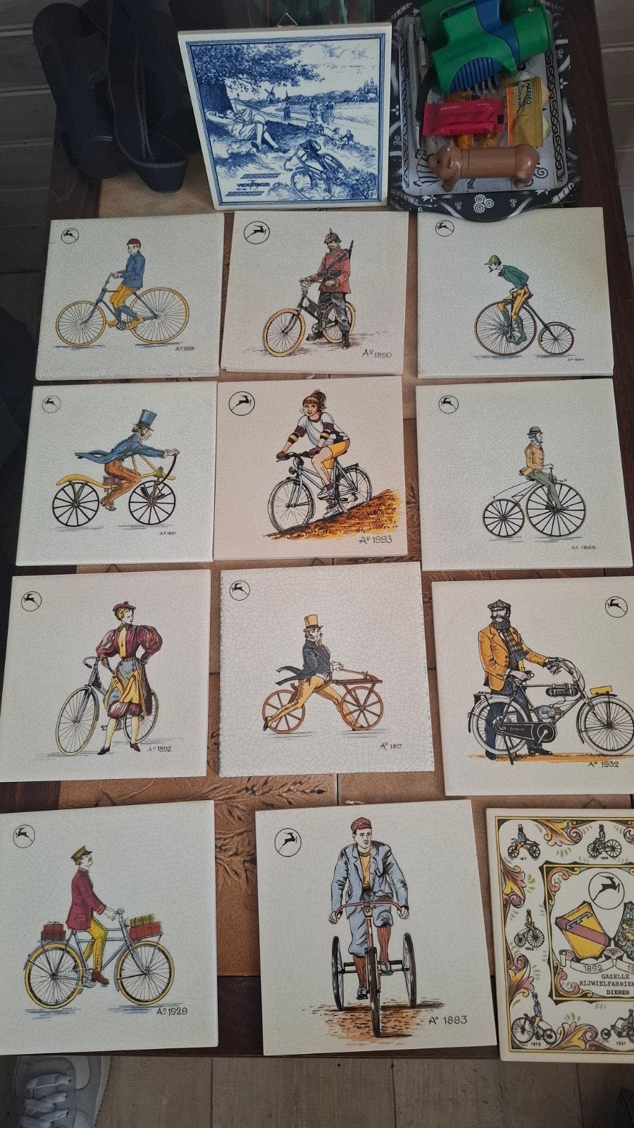 prijsverlaging!  Gazelle Jubileum Wandtegelset (13 stuks) –, Antiek en Kunst, Antiek | Wandborden en Tegels, Verzenden