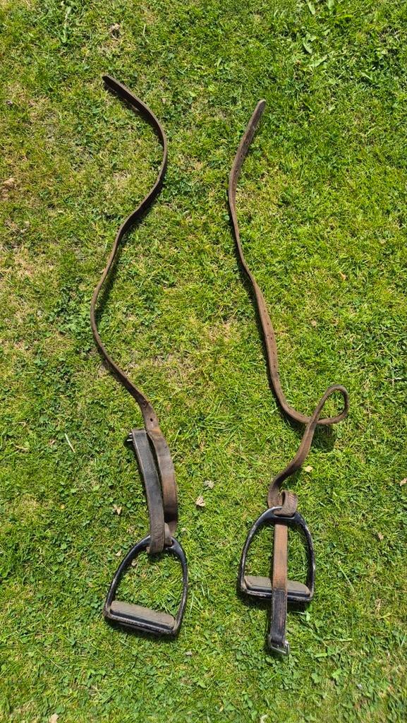 Leren stijgbeugelriemen (oud) 210cm en stijgbeugels 12cm, Ophalen of Verzenden