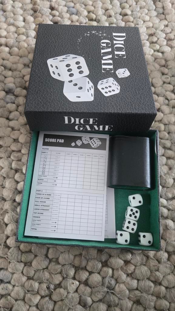 Dice Game - Klassiek Dobbelspel met Scoreblok, Vijf spelers of meer, Ophalen, Nieuw, Onbekend