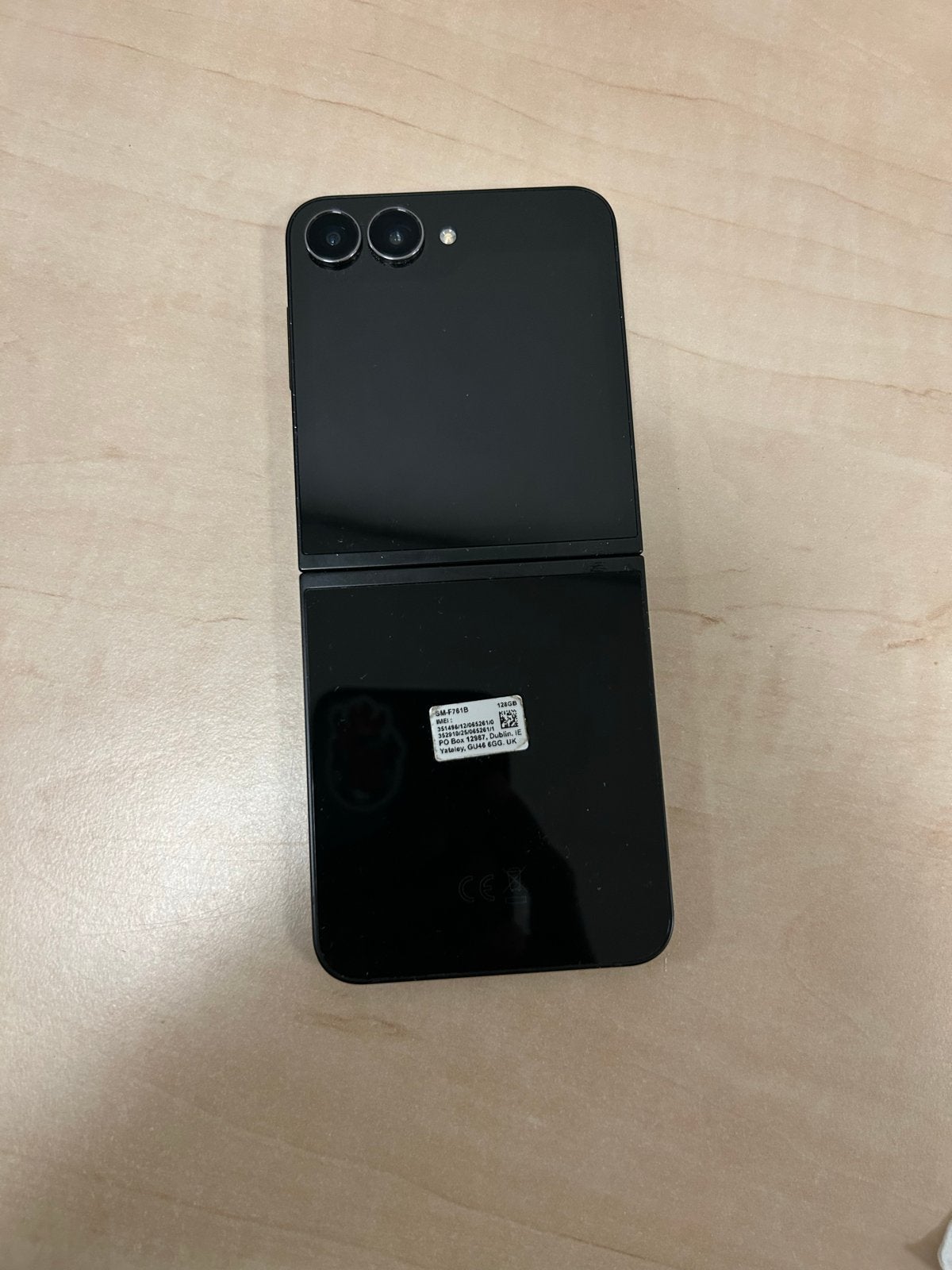 Foto 4 van Samsung Galaxy Z Flip FE 7 Zwart - Zo goed als nieuw